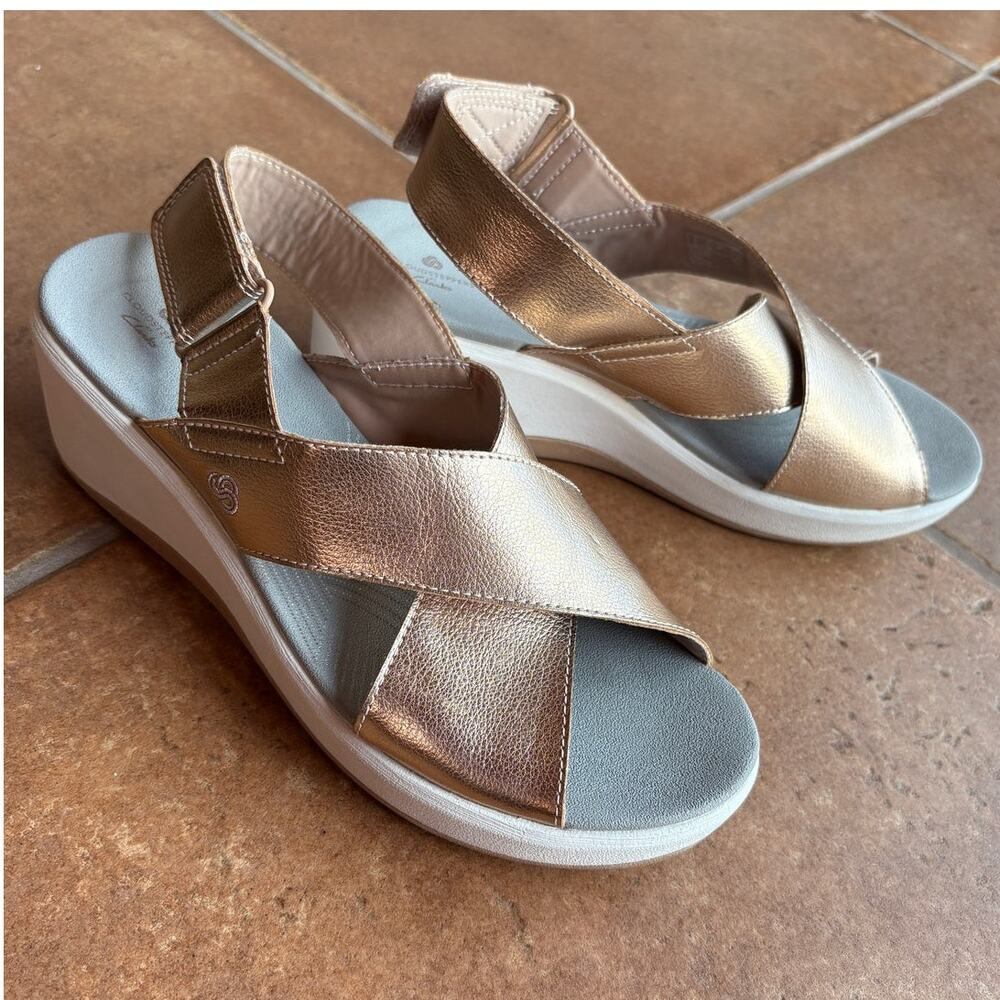Clarks Rose Gold Metallic Cloudstepper Platform Sandals size 8.5 - Picture 3 of 13